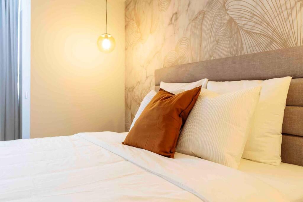 Stunning Views 2Br Intercontinental Flat Apartment บูคาเรสต์ ภายนอก รูปภาพ