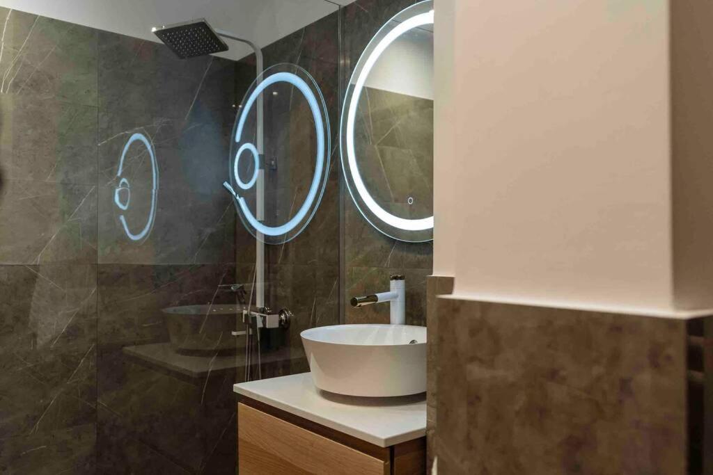 Stunning Views 2Br Intercontinental Flat Apartment บูคาเรสต์ ภายนอก รูปภาพ